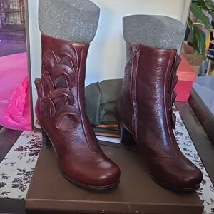 BNIB Chie Mihara Burgundy Leather Heeled Boots